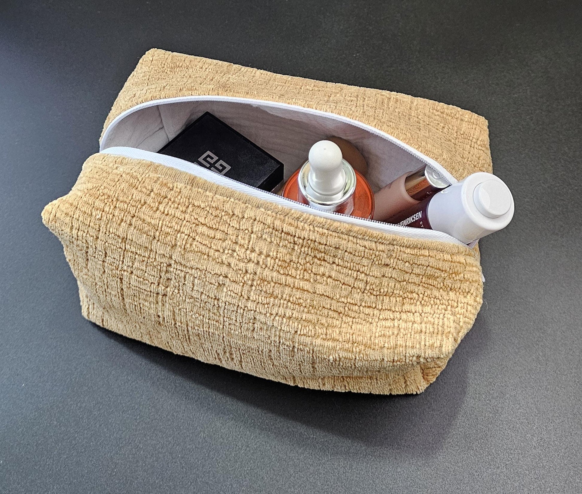 Handmade Quilted Cotton Makeup Bag - Medium Zipper Pouch